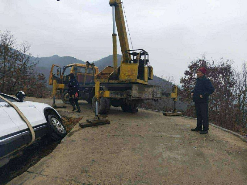 天津道路救援，拖车搭电，补胎换胎
