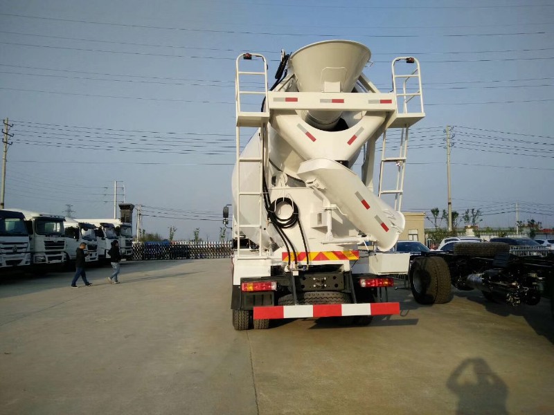 出售豪沃 德龙 欧曼 红岩12-16方搅拌车 出售豪沃 德龙 欧曼 红岩12-16方搅拌车