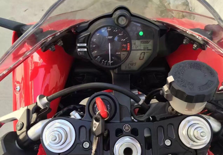急售一台雅马哈YZF-R1进口摩托车跑车.请速订购
