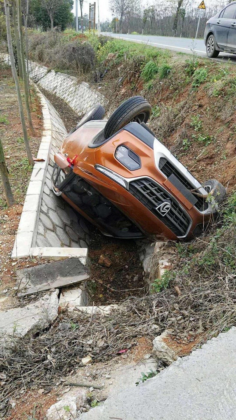 海口 道路紧急救援电话 拖车维修 搭电换胎 脱困牵引