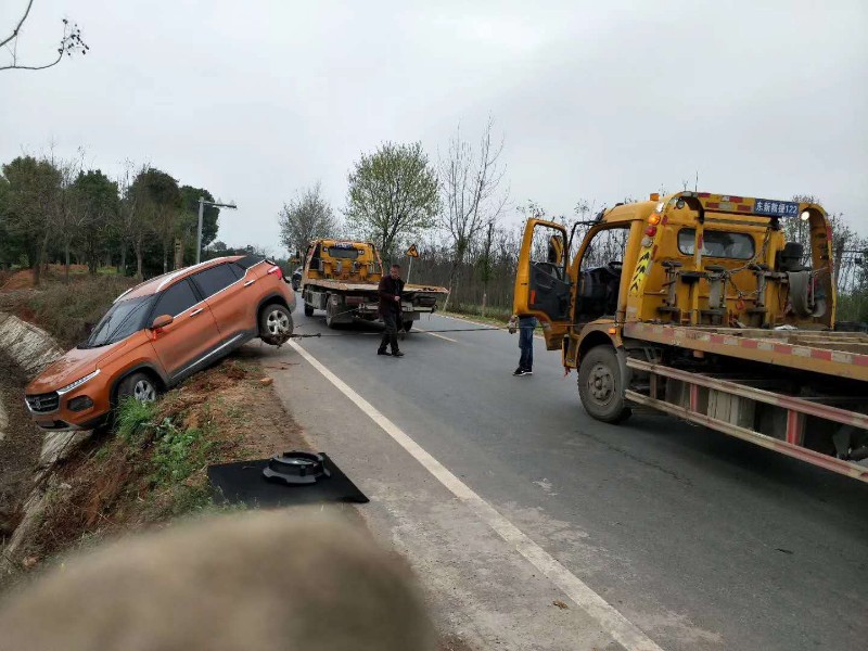 海口道路汽车救援电话拖车搭电救援电话换胎补胎电话