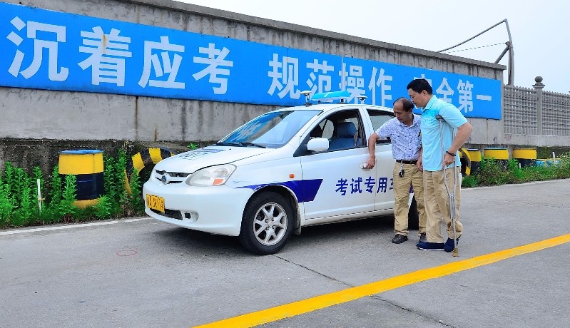 海口正规驾校 一对一教学 驾照通过率高 欢迎来电