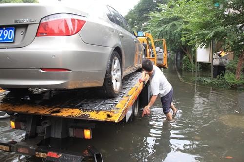 长沙可以流动救援的汽修 汽车救援拖车搭电道救援