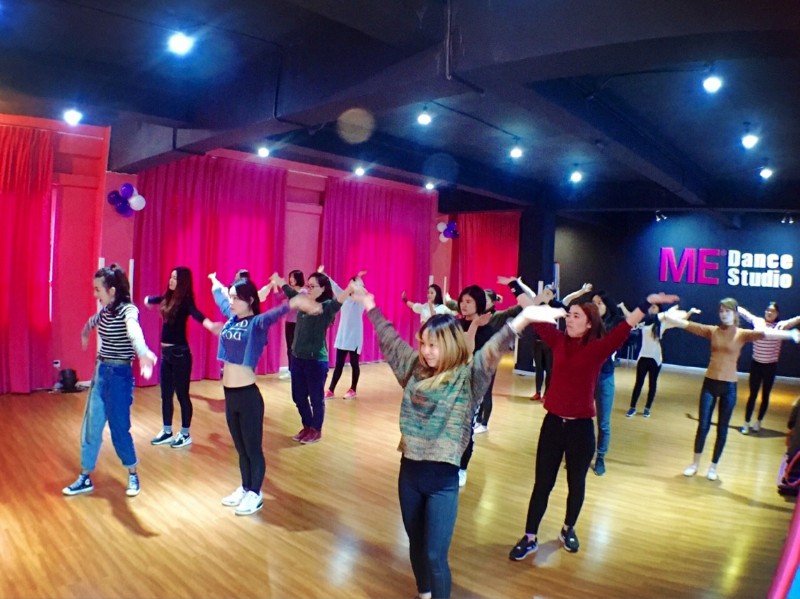 成都龙泉驿欧美爵士舞空中舞蹈培训ME华翎一对一辅导